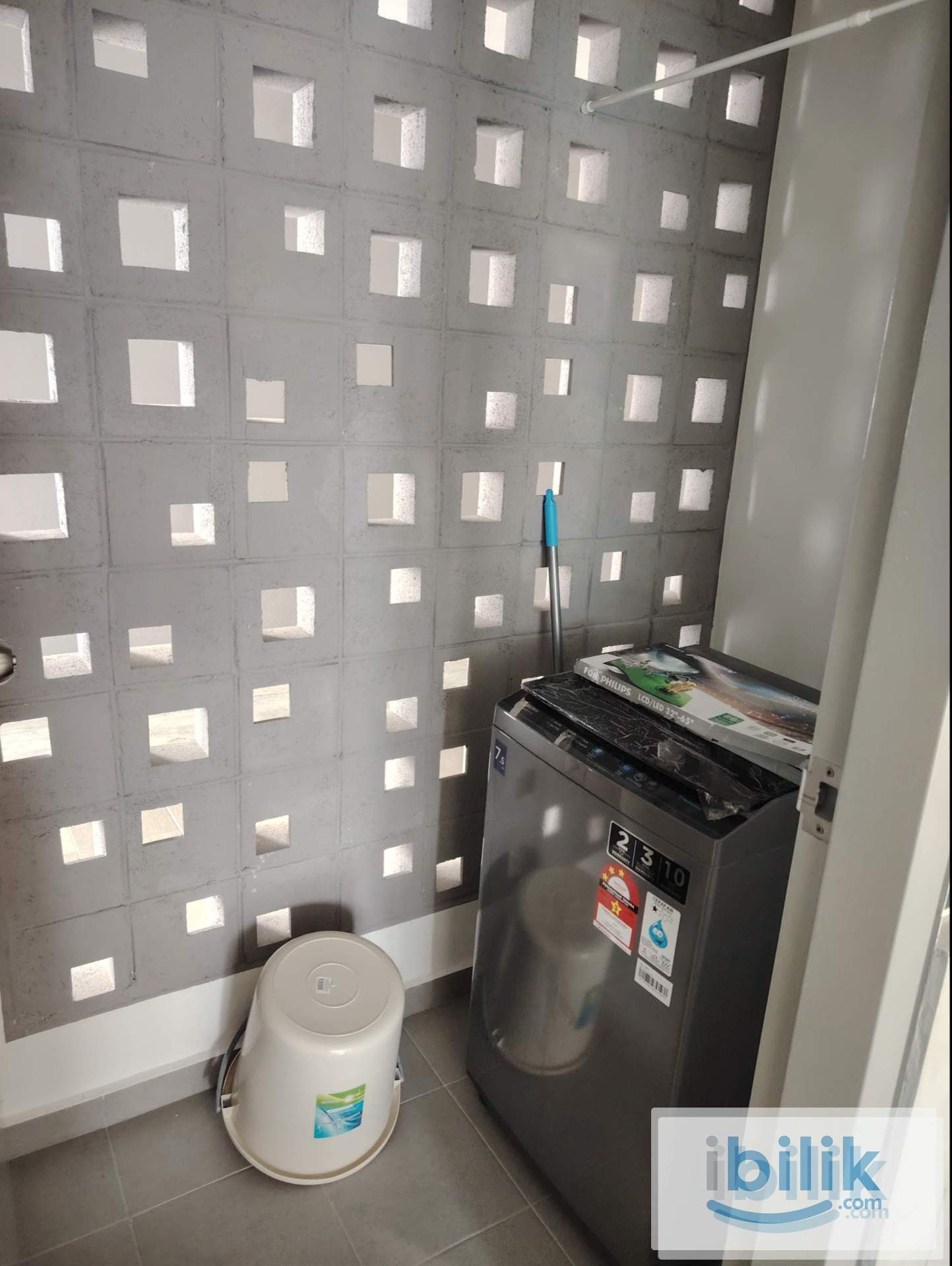 Medium / Small Room - Image 6