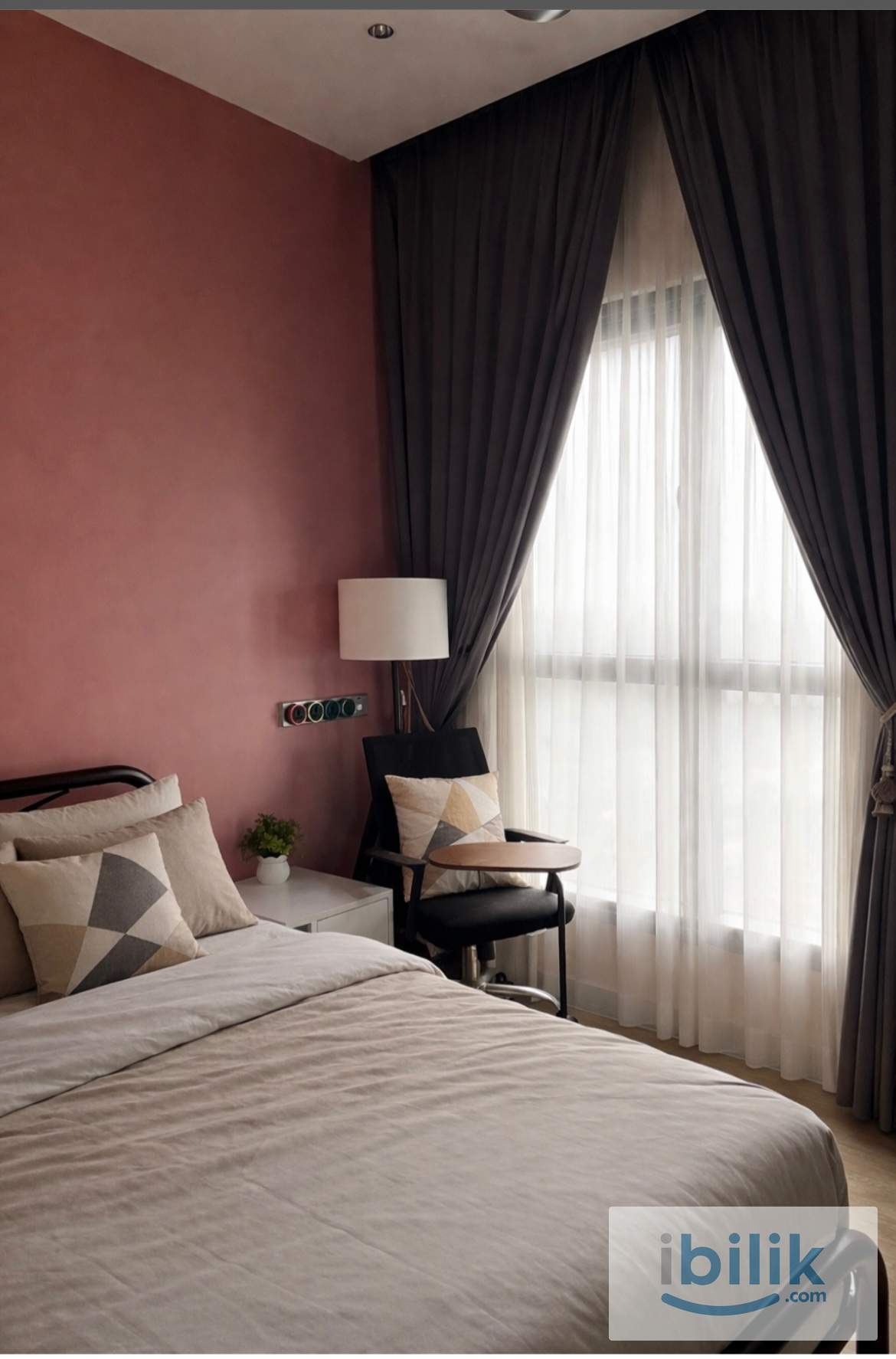 Medium Room - Image 2