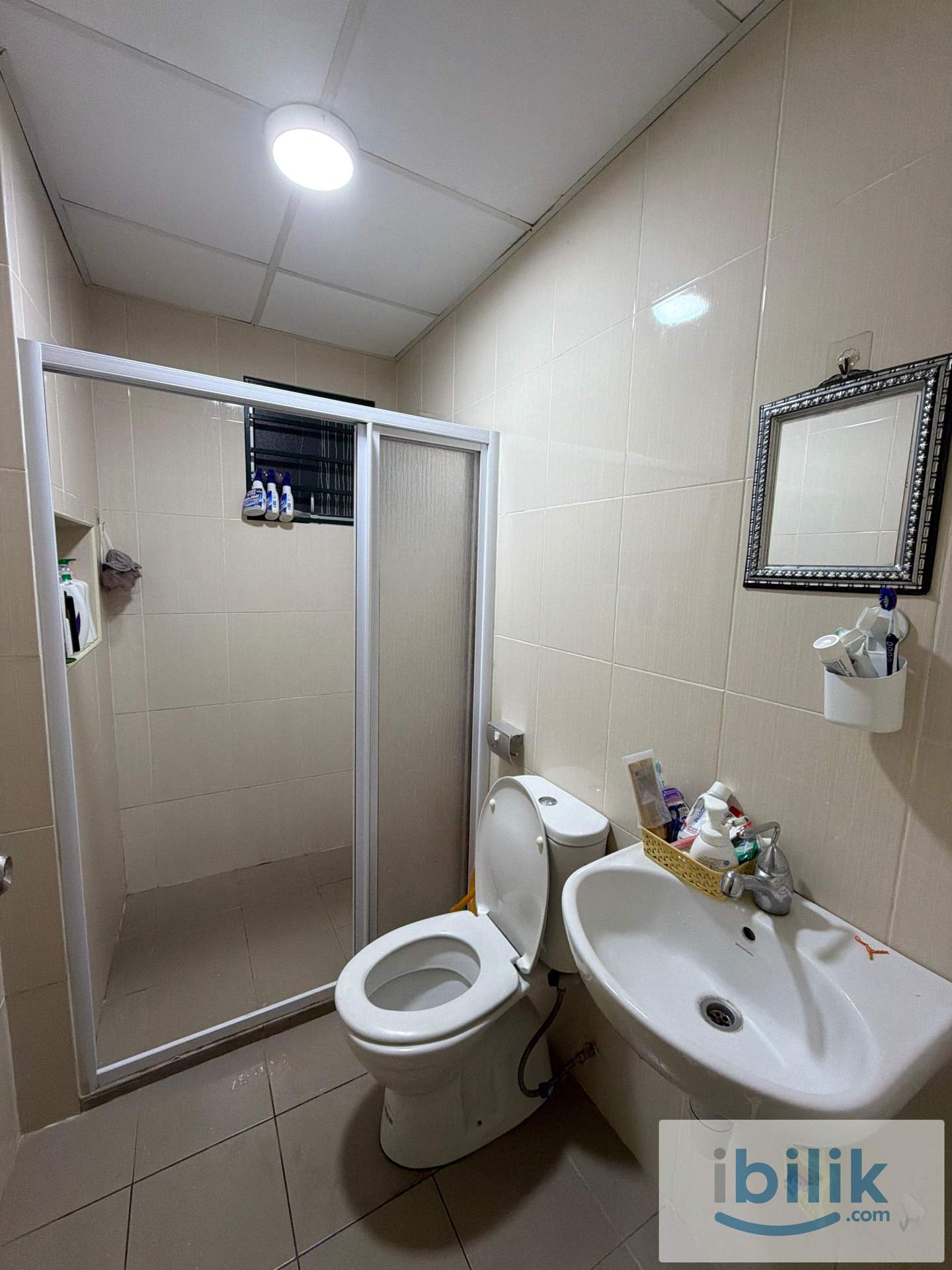 Master room at OUG Parklane - Image 3