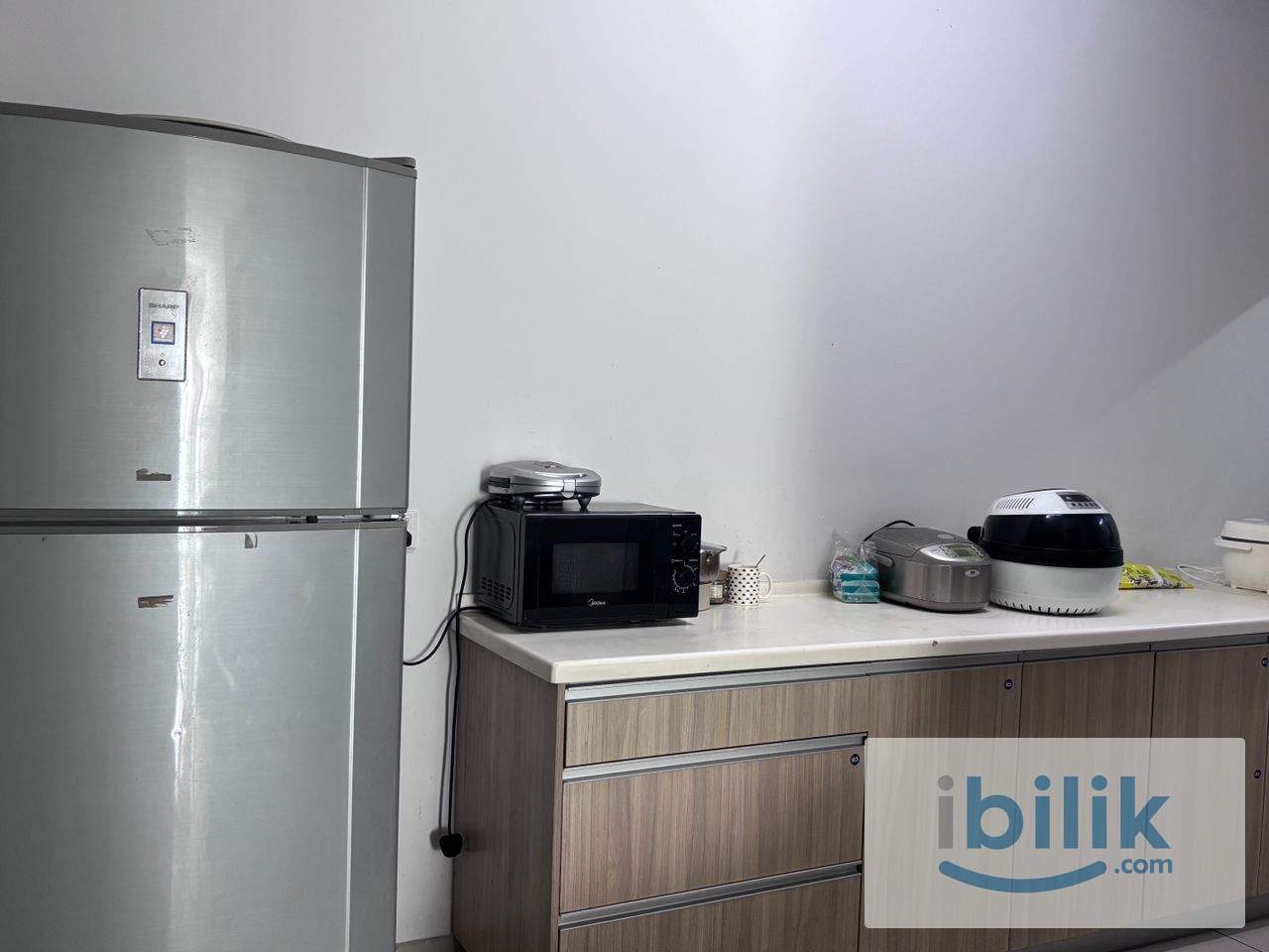 Room - Image 3