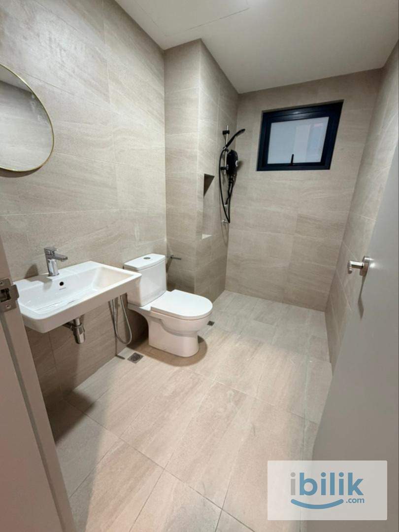 Master Room - Image 7