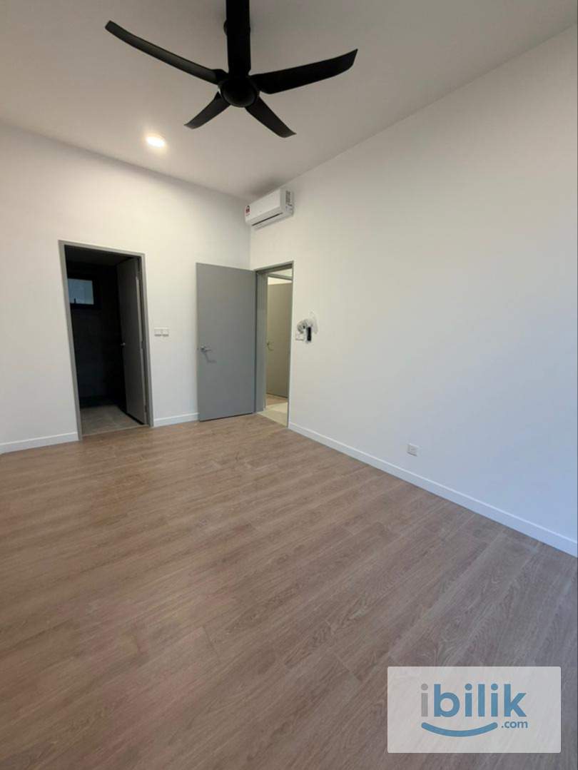 Master Room - Image 9