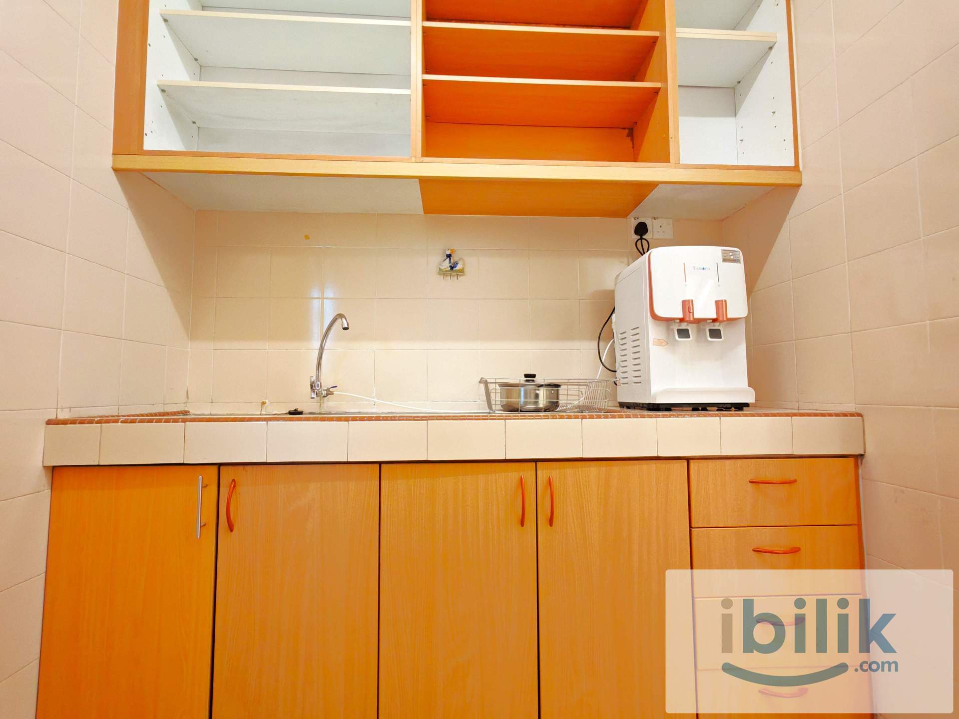 Ara Damansara Master Bedroom. Nearby LRT Kelana Jaya. Free WiFi electricity  - Image 7