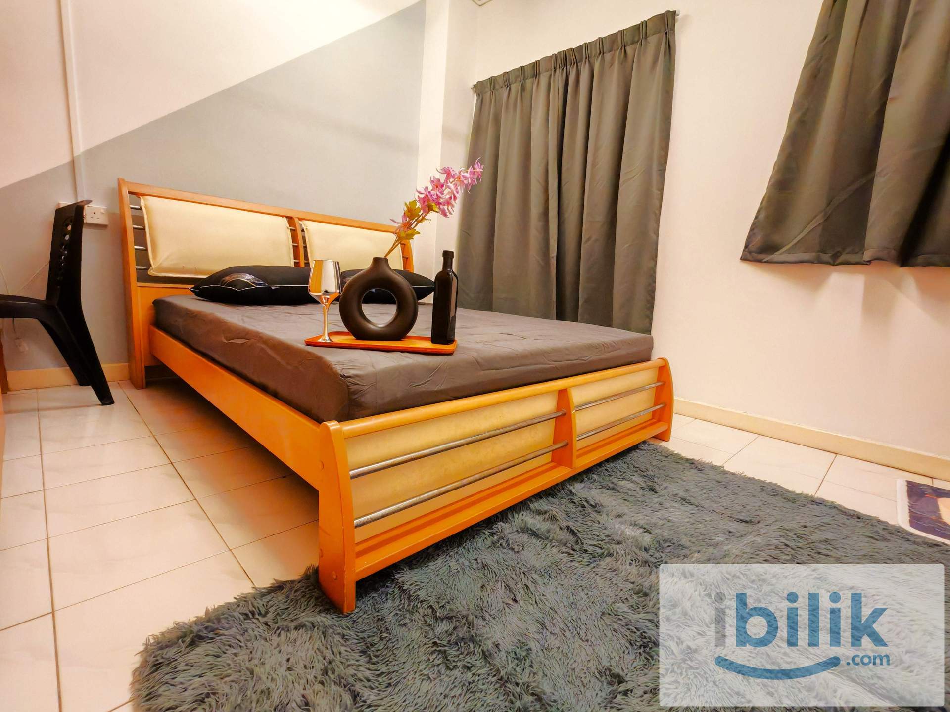 Ara Damansara Master Bedroom. Nearby LRT Kelana Jaya. Free WiFi electricity  - Image 1