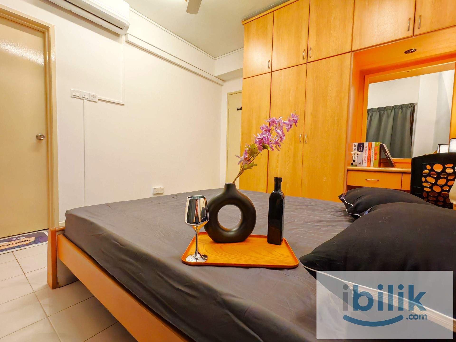 Ara Damansara Master Bedroom. Nearby LRT Kelana Jaya. Free WiFi electricity  - Image 3