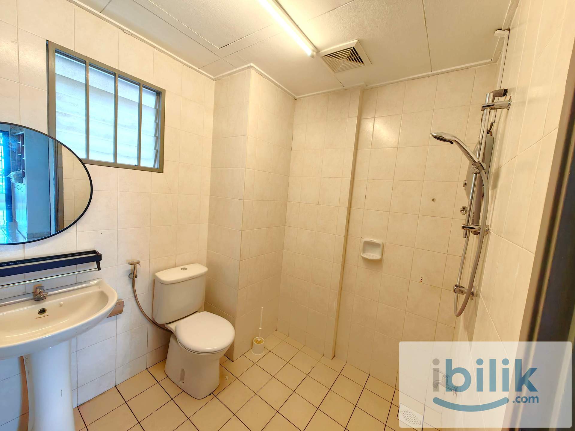 PJ SS14 Master bedroom with private bathroom. Nearby LRT. Free WiFi  - Image 6