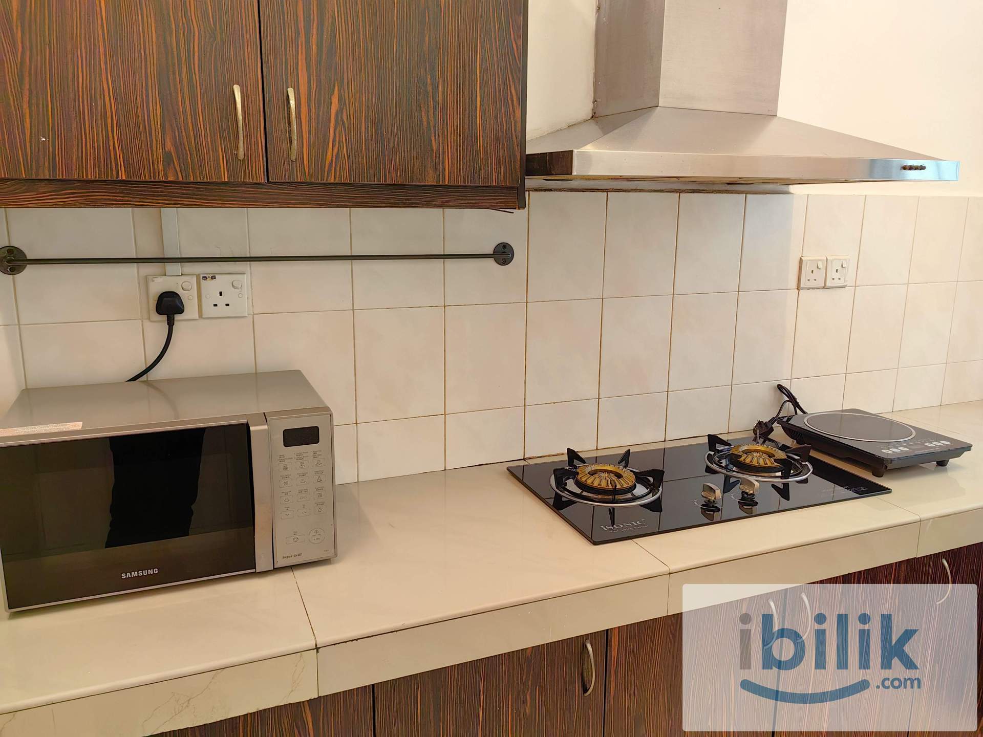PJ SS14 Master bedroom with private bathroom. Nearby LRT. Free WiFi  - Image 4