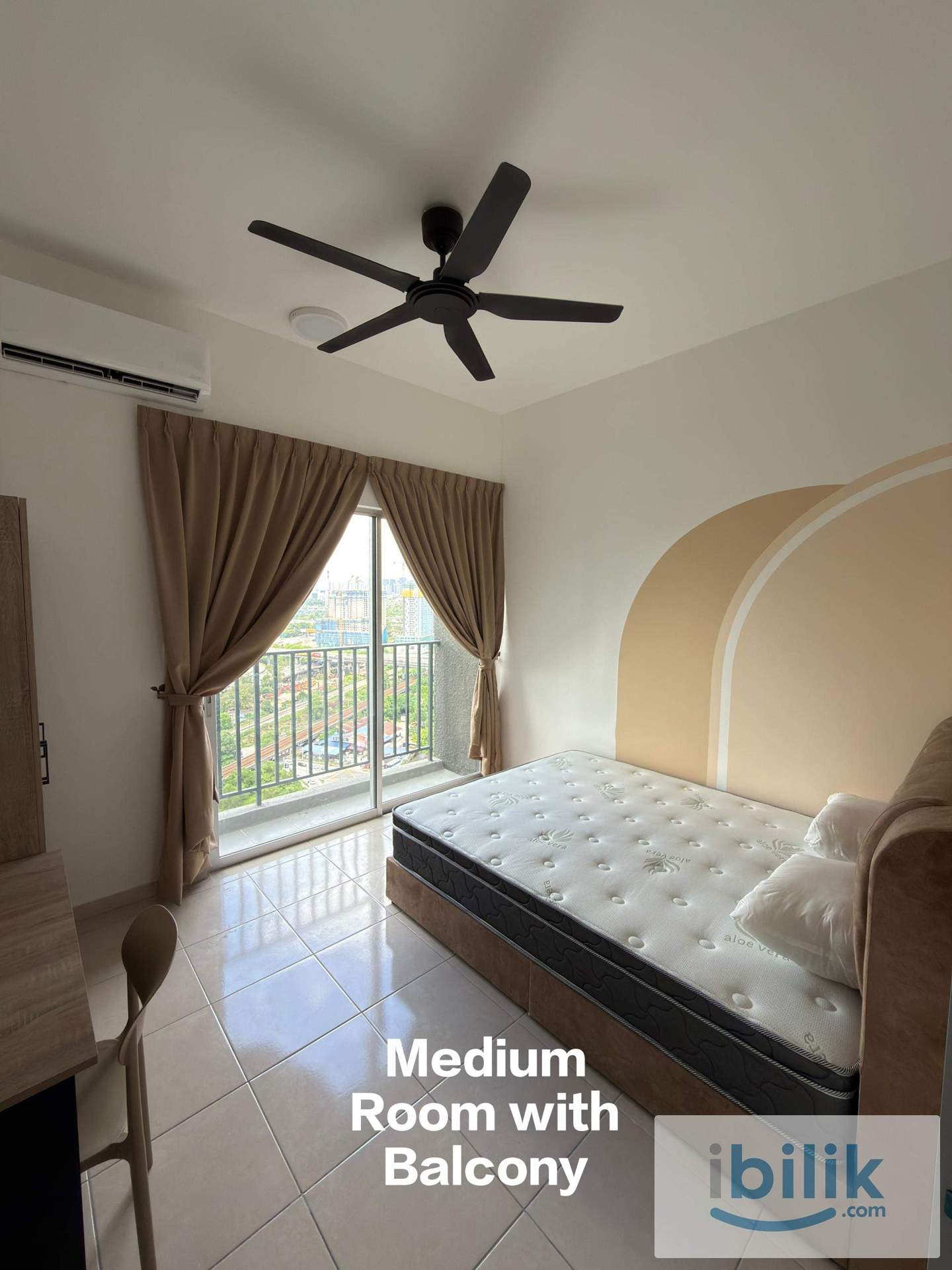 Medium Room with Balcony for Male - Image 1