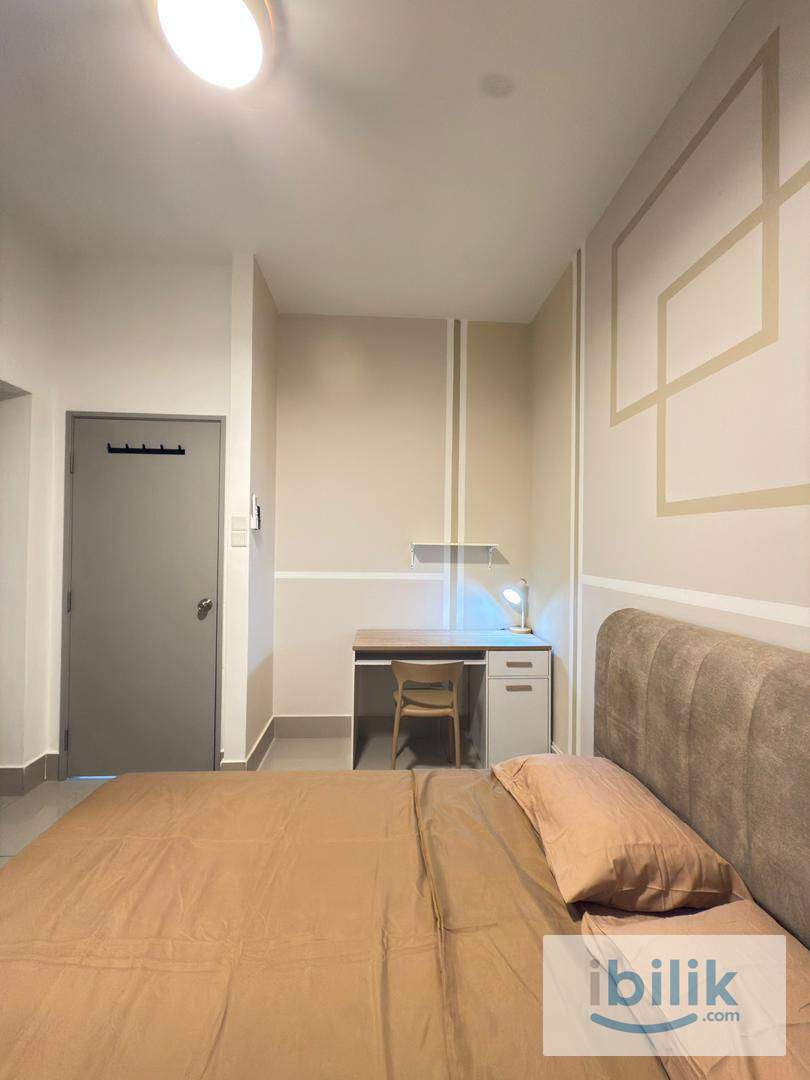 Cozy Medium Room for Female - Image 2