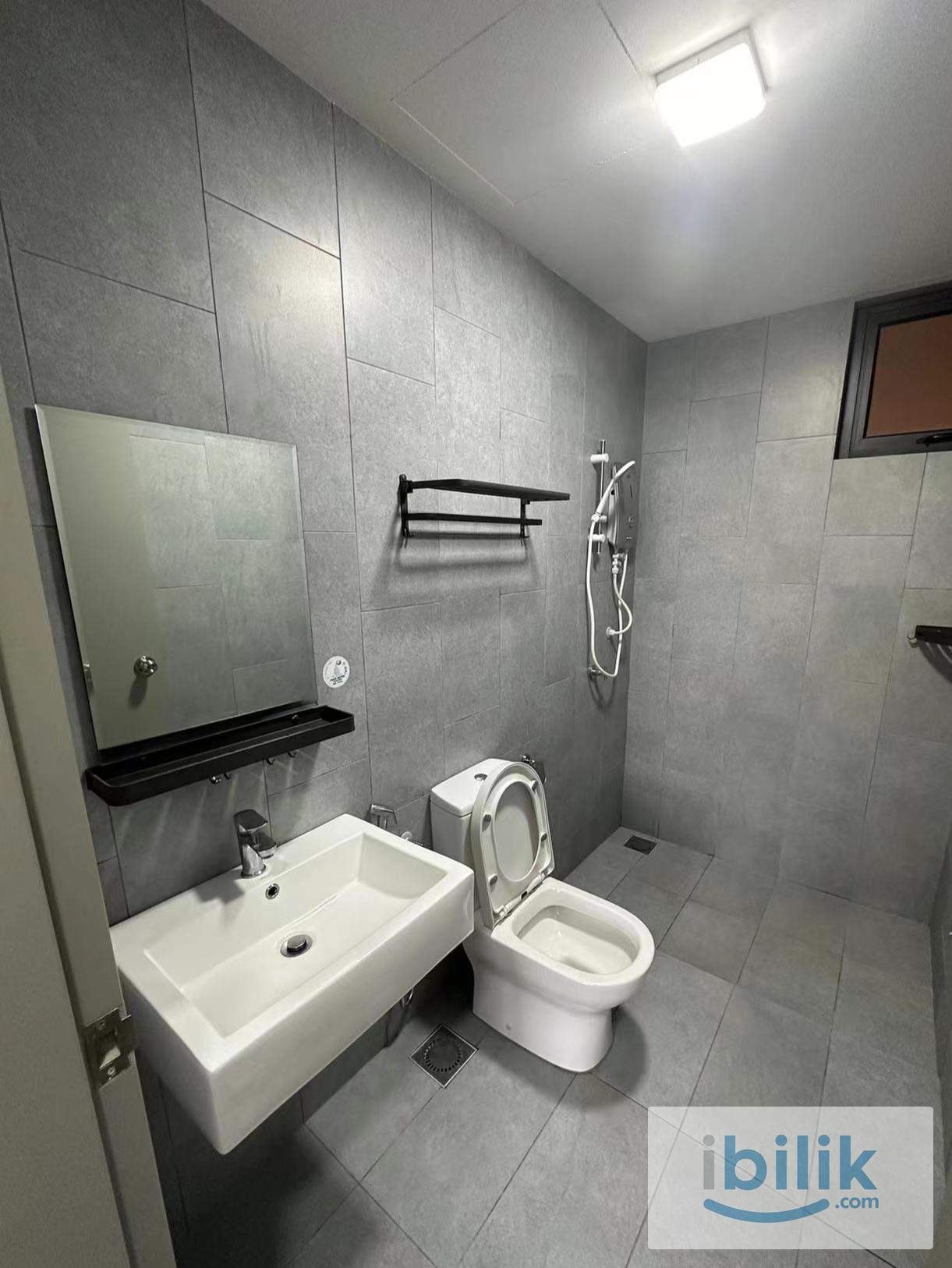 Midddle Room at M Vertica Jalan Cheras 8mins walk to LRT Maluri - Image 6