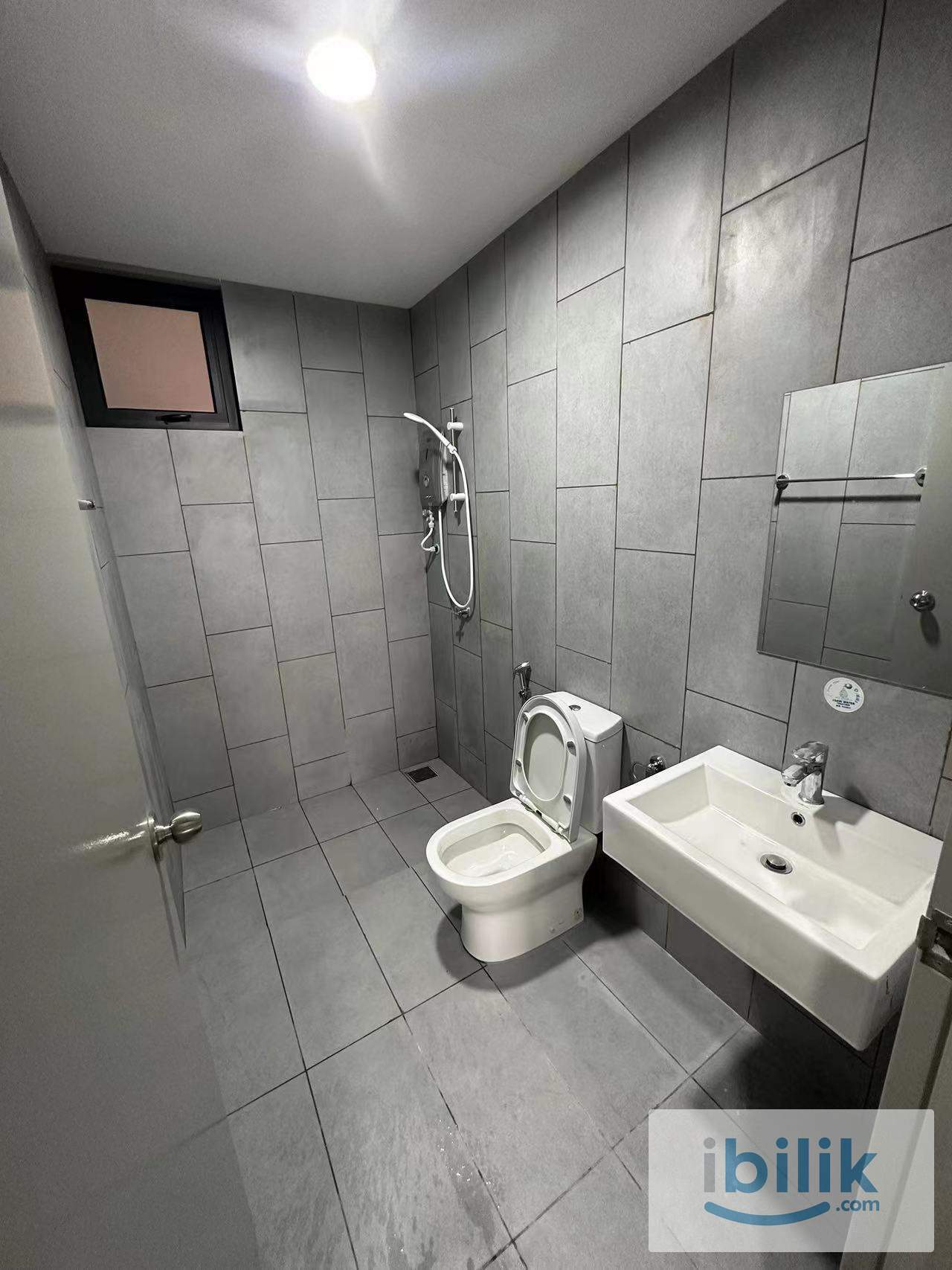 Big Medium Room at M Vertica Jalan Cheras 8mins walk to LRT Maluri - Image 5