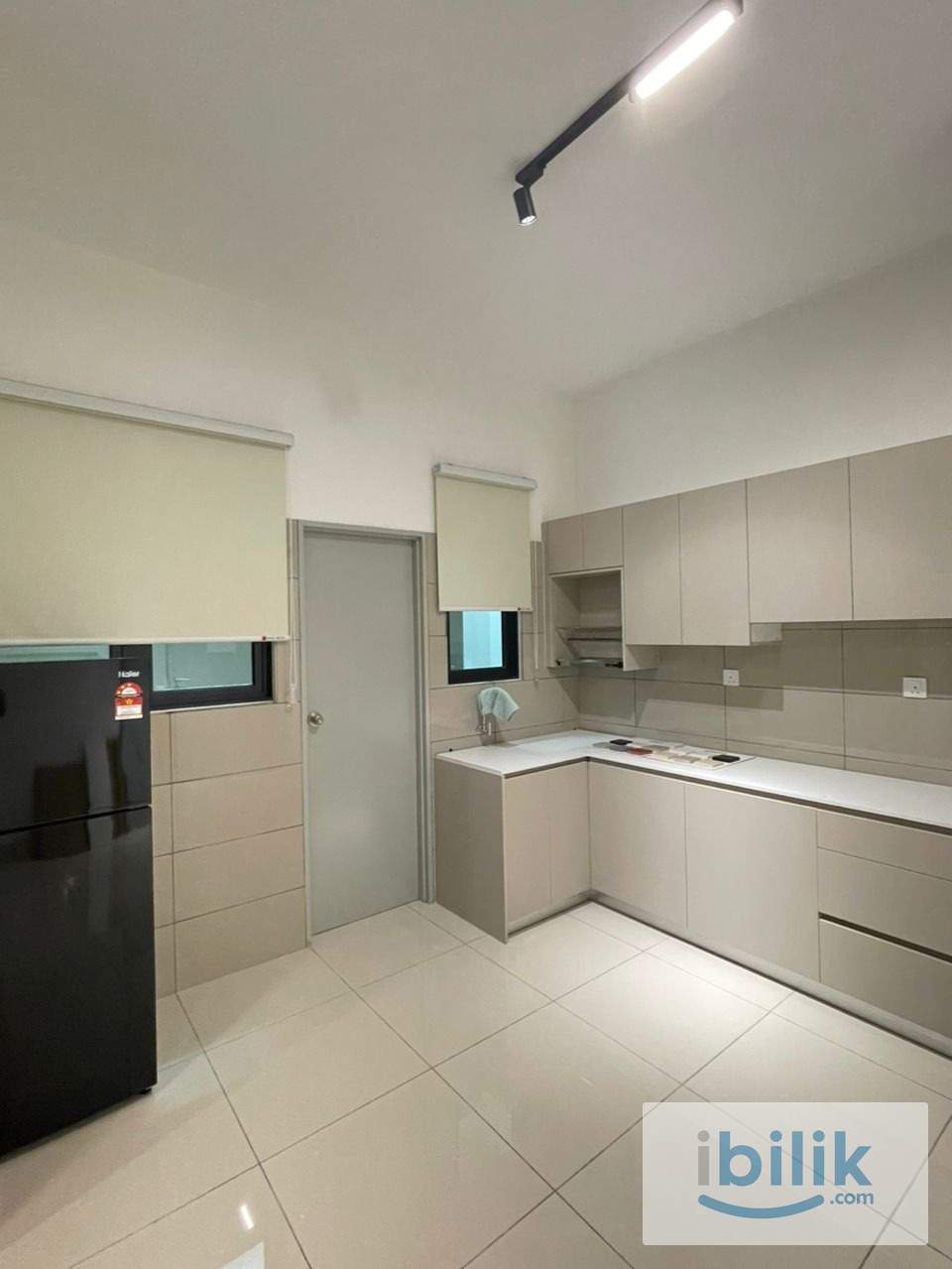 FREE WIFI+UTILITIES, Middle Room at Bintang Residensi, Bukit Jalil - Image 4