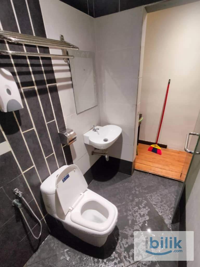 🌈Zero Deposit with Private Toilet Master Room 🔥Free WiFi Klang Area | Near I-City Mall | Near Hospitaal Shah Alam 🏡 - Image 4