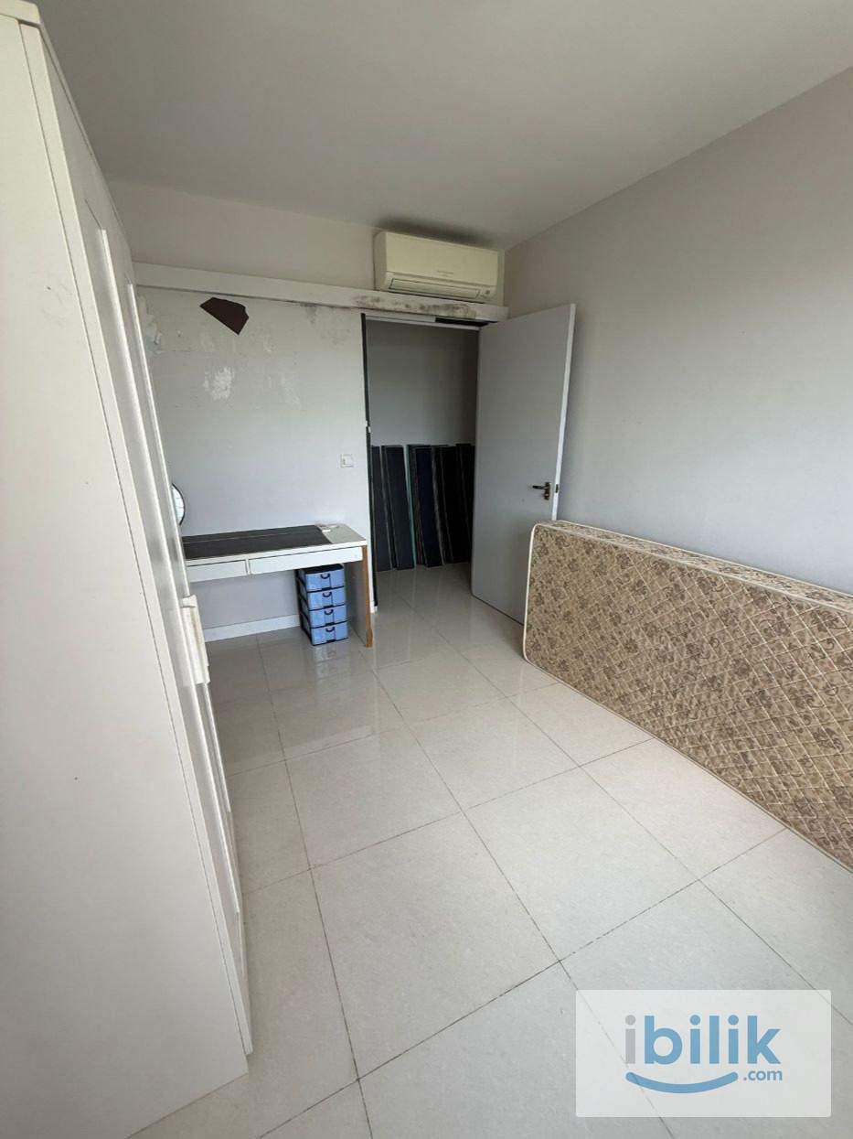Room - Image 2