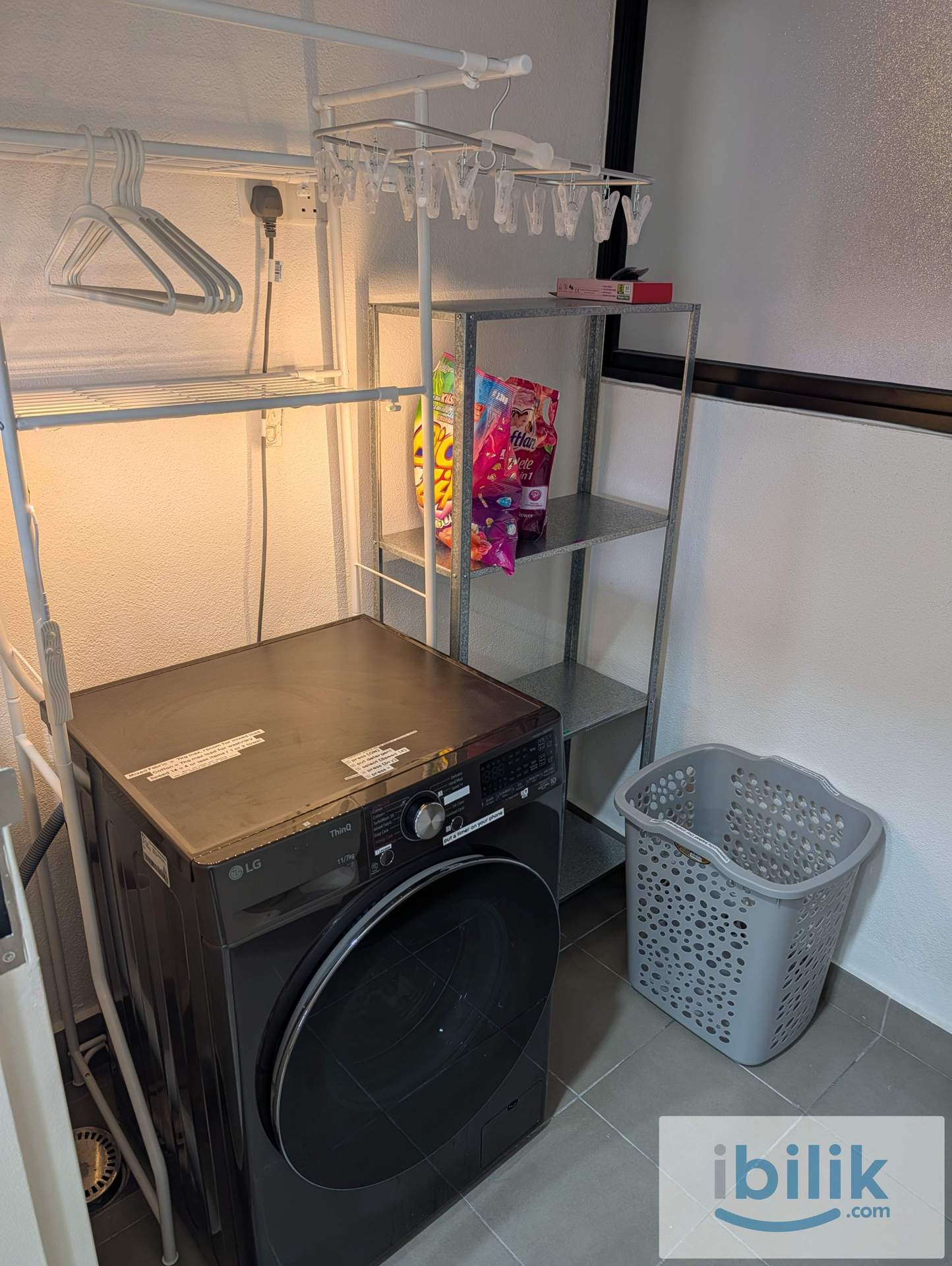 High rise, fully furnished - Image 10