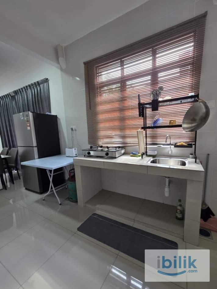 Queen Room for Rent Female - Station 18/ Pengkalan Ipoh - Image 5