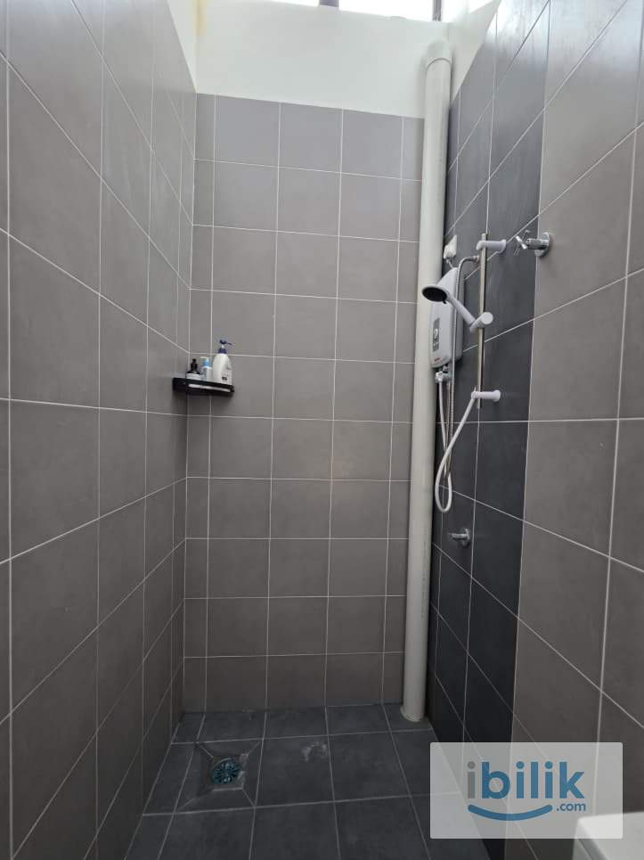 Queen Room for Rent Female - Station 18/ Pengkalan Ipoh - Image 7