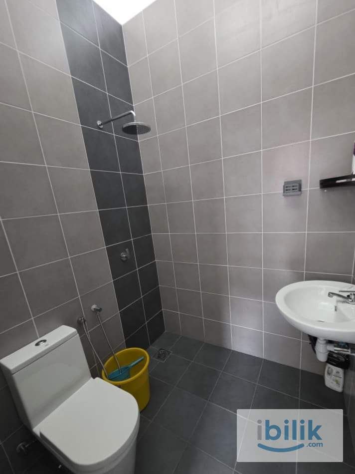 Queen Room for Rent Female - Station 18/ Pengkalan Ipoh - Image 8
