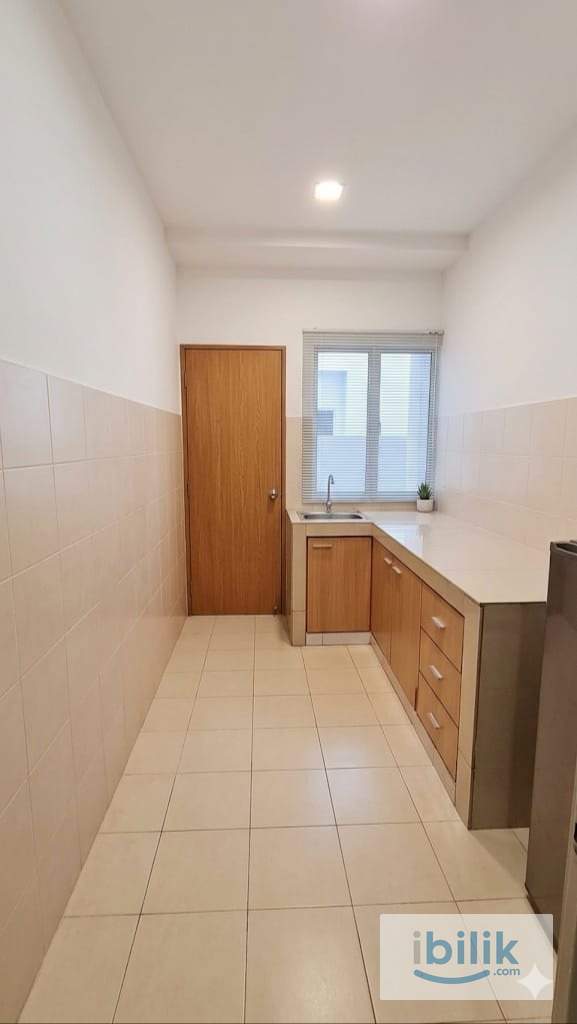 SUPREME SINGLE MASTER ROOM w Attached Bathroom  - Image 2