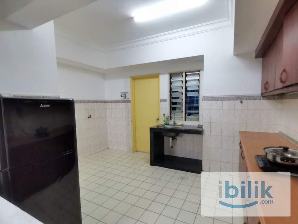 Newly renovated Fully furnished MASTER Room Male unit in Vista Komanwel Condominium , Bukit Jalil - Image 6