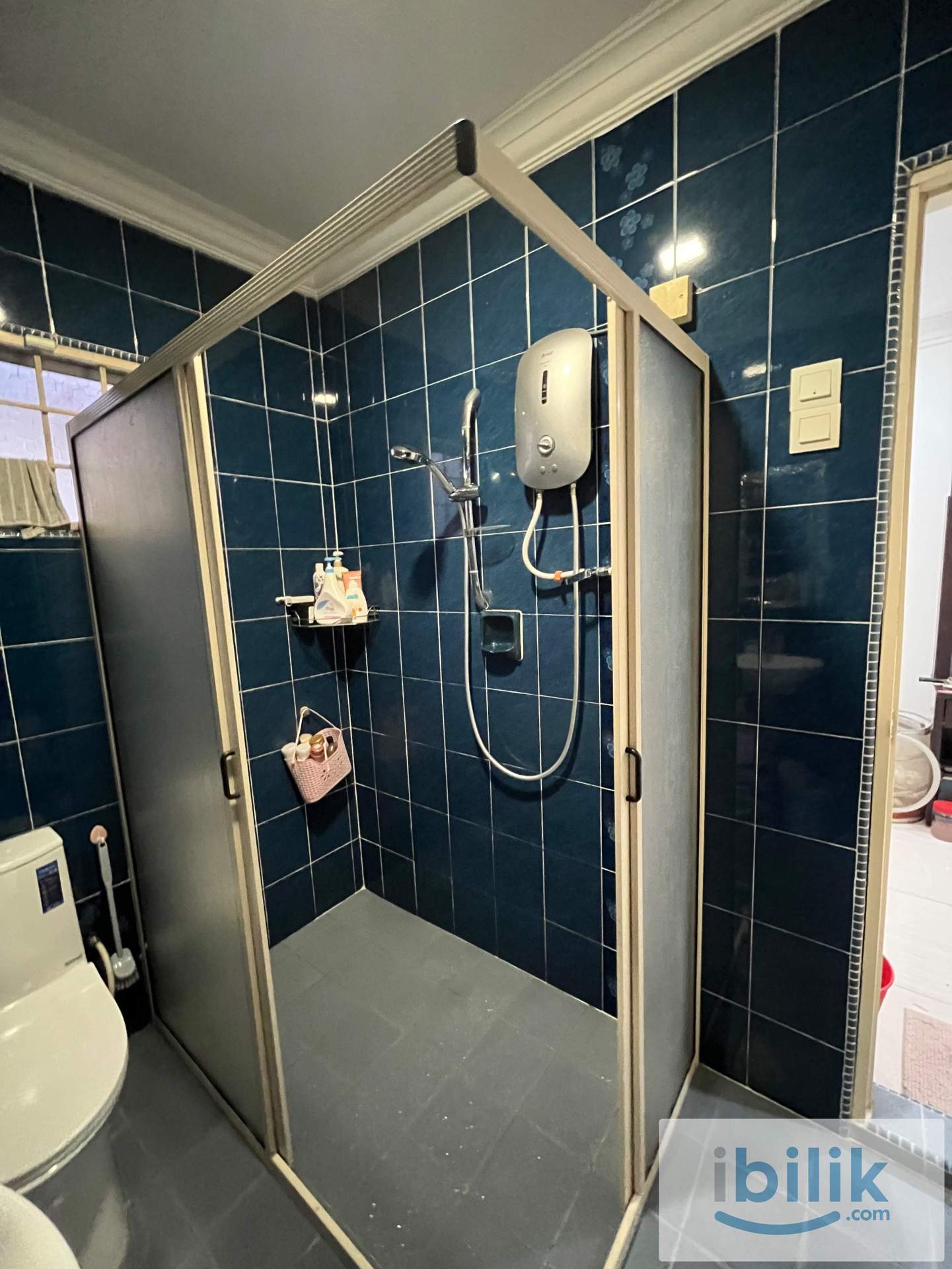 Middle Room with attached bathroom  - Image 3
