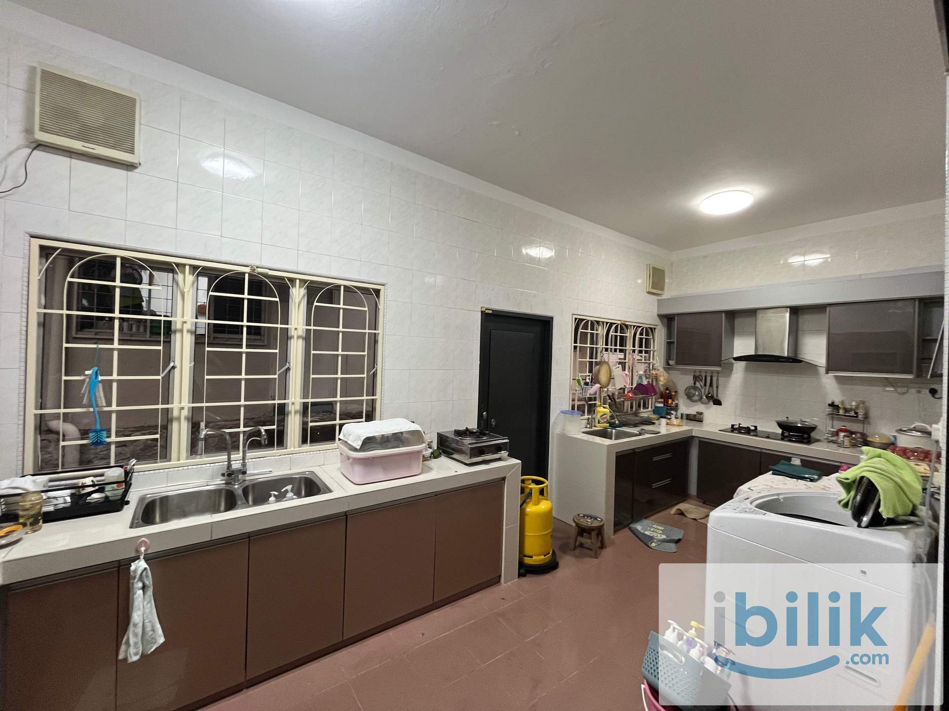 Middle Room with attached bathroom  - Image 6