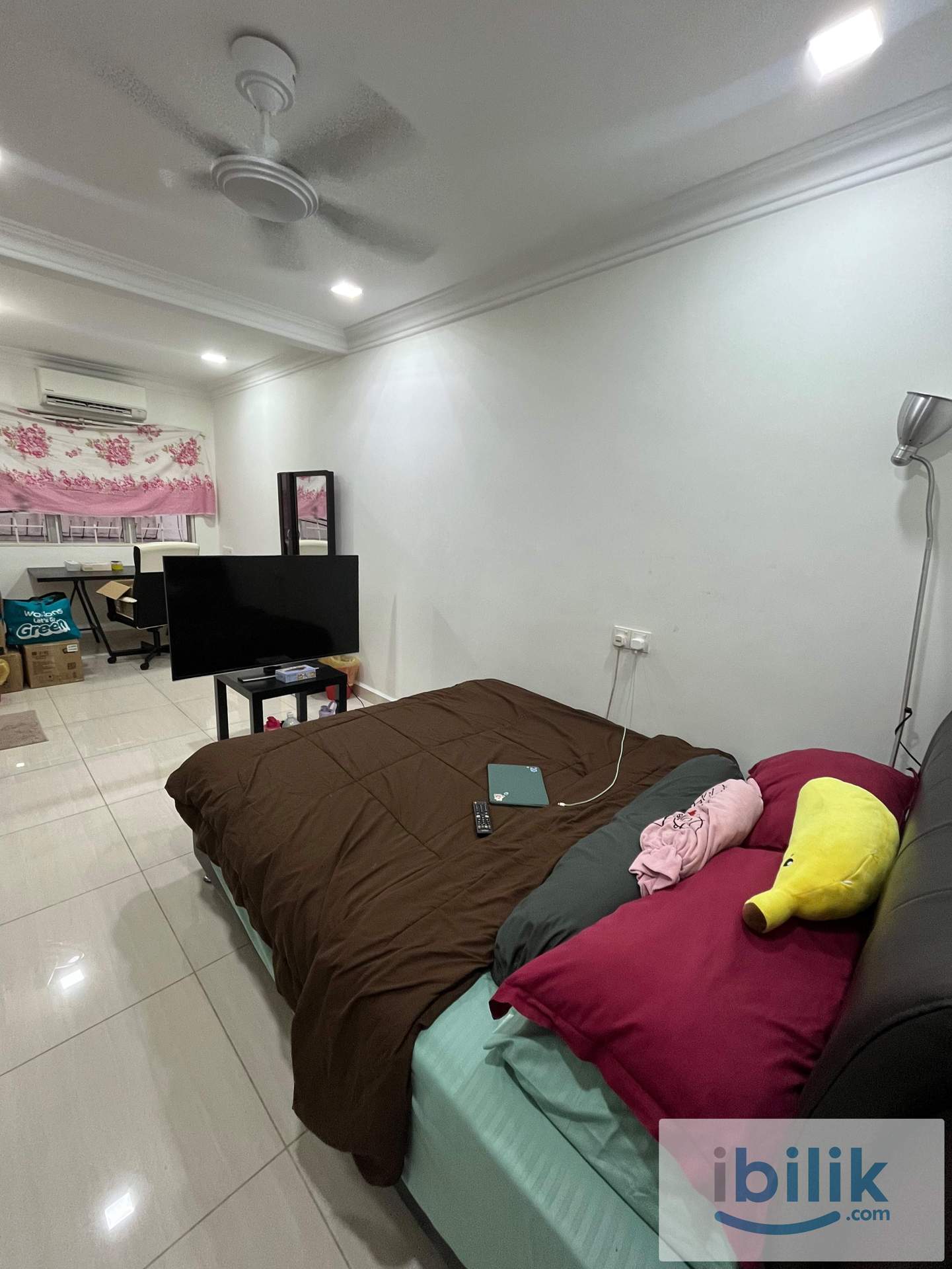Middle Room with attached bathroom  - Image 8
