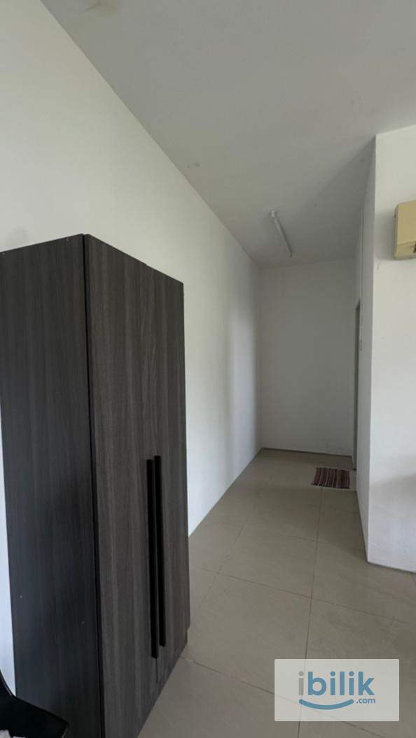 🏠 BILIK SEWA MASTER  ❄️🌀 KIPAS & AIRCOND | 🚿 PRIVATE TOILET | 🛋️ QUEEN BED - Image 1