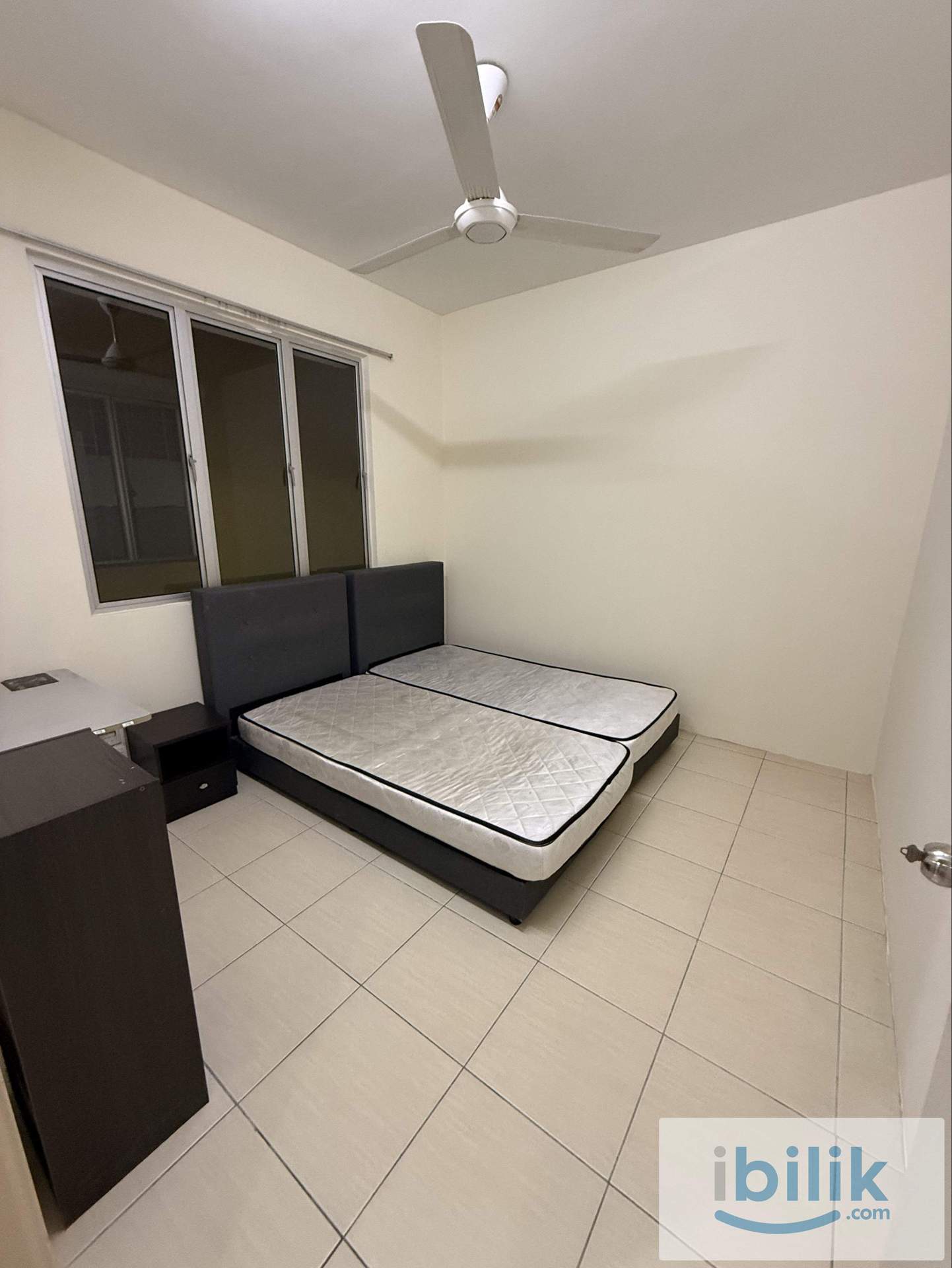 Small-Medium Room - Image 3