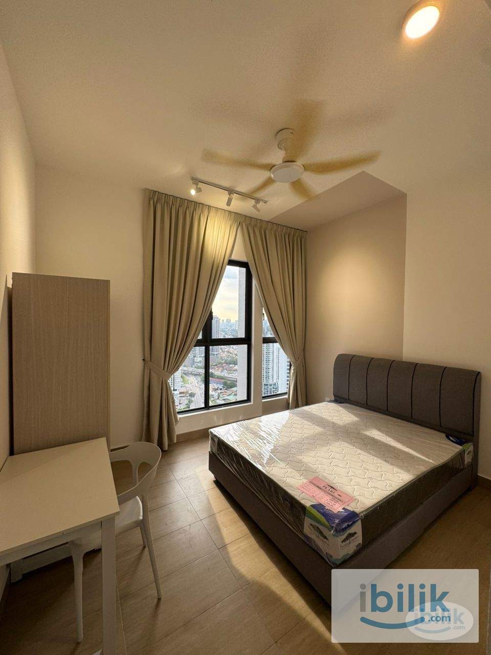  Middle Room @ D’Cosmos Residences, Damansara Perdana - Image 2