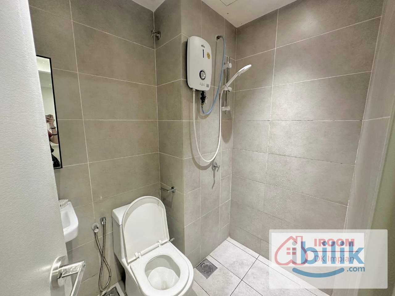🏡 Medium Room & Balcony Room For Rent @ DK Impian Shah Alam 🌸 - Image 4