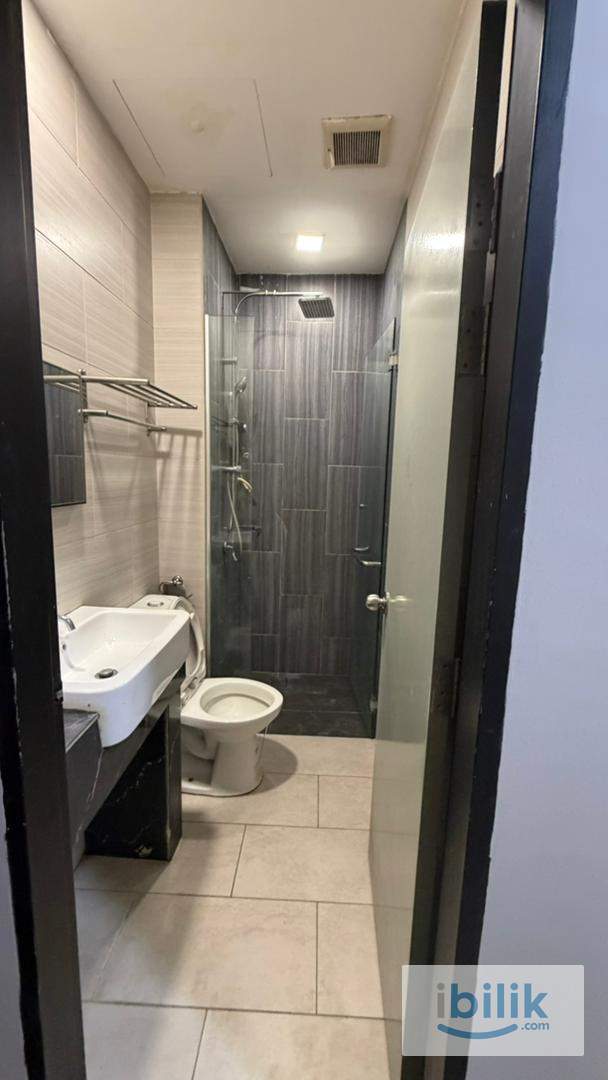 🔥 FRAME HOTEL | QUEEN BED | WINDOW ROOM | PRIVATE BATHROOM 🔥 - Image 3