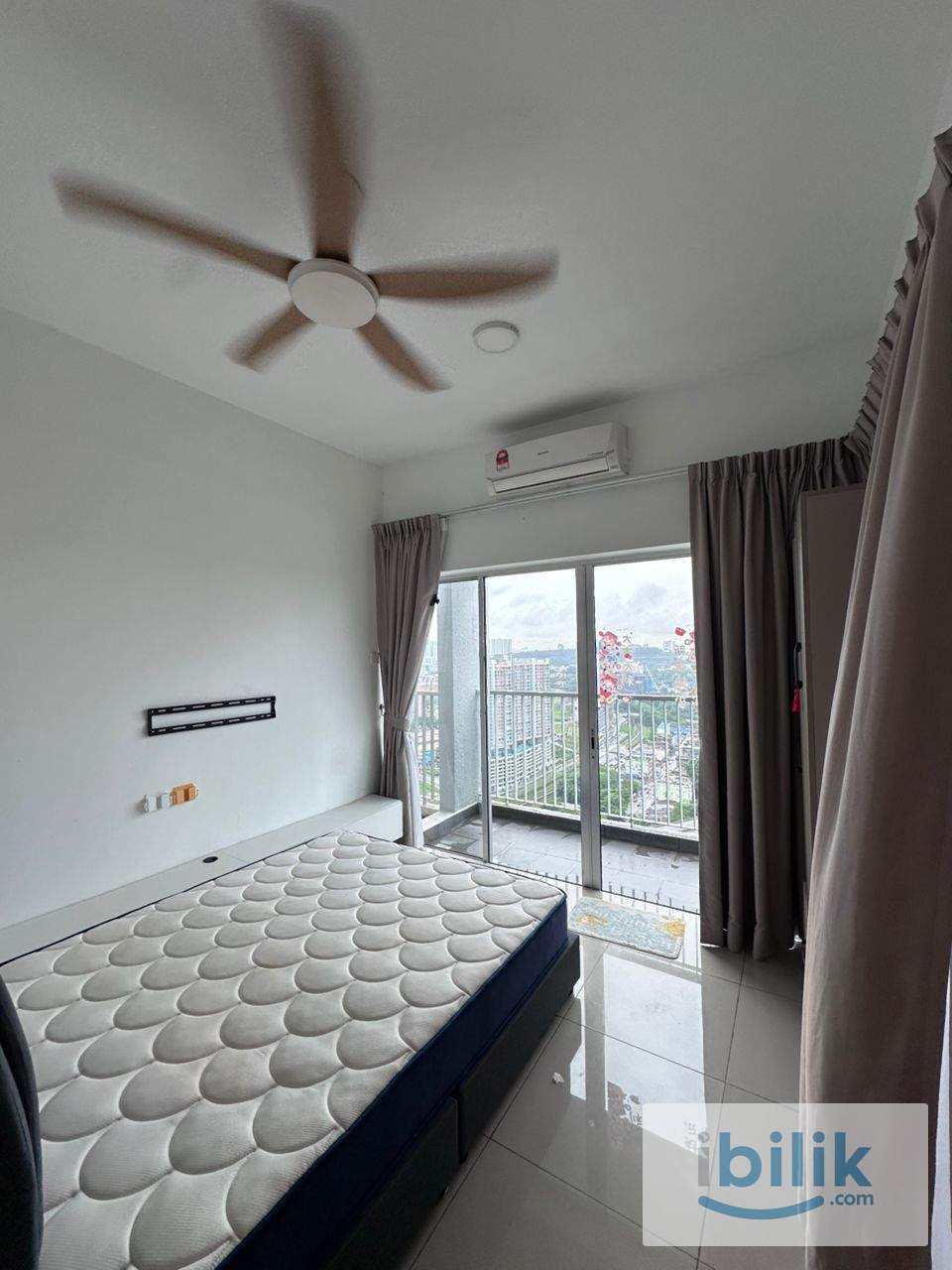 Middle Room 5min walk to Salak Selatan LRT | Fully Furnished | WiFi Included - Image 1