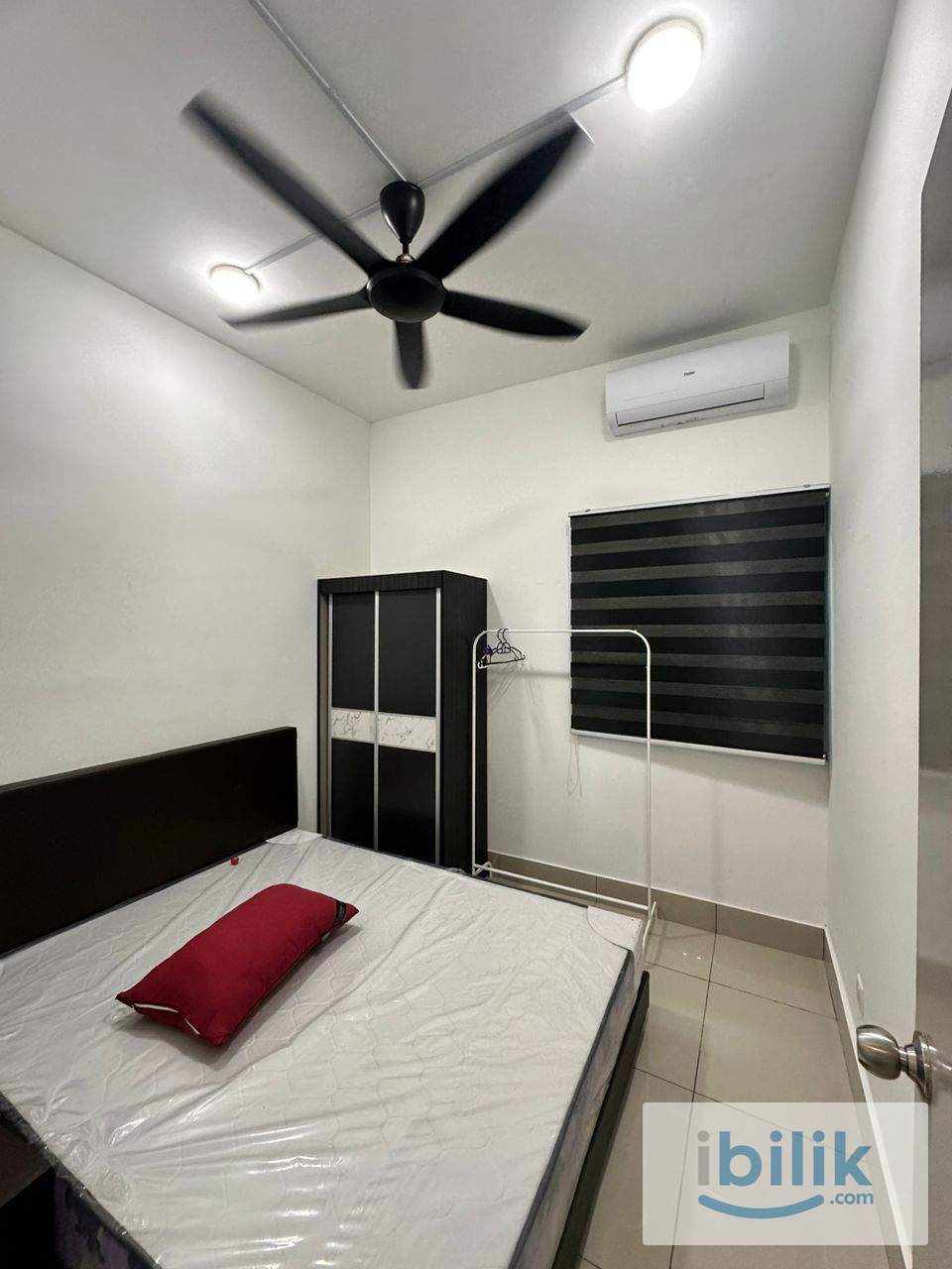 Queen Bed Room for Rent | 5min walk to LRT Salak Selatan station - Image 1