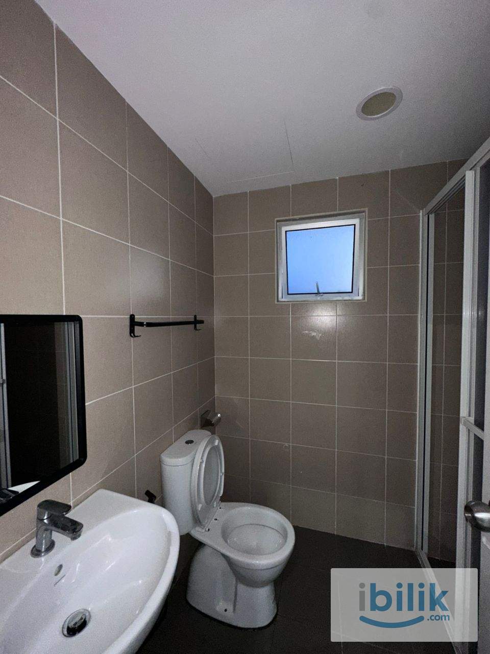 Middle Room for Rent Near Mid Valley & KL Eco City | Move In Ready - Image 3