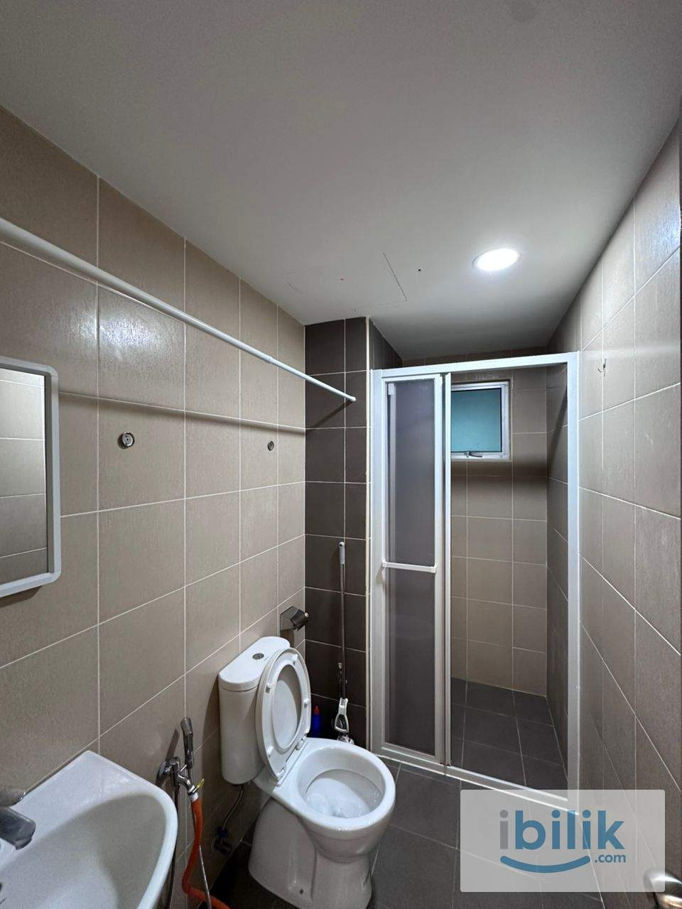 Spacious Master Room @ Razak City | 5min walk to LRT Salak Selatan | WiFi Included - Image 4