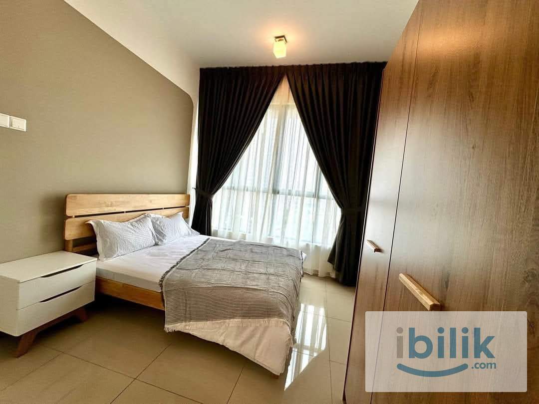 🏡 Spacious Master Room with Private Bathroom Near MRT Maluri 🚇 - Image 1