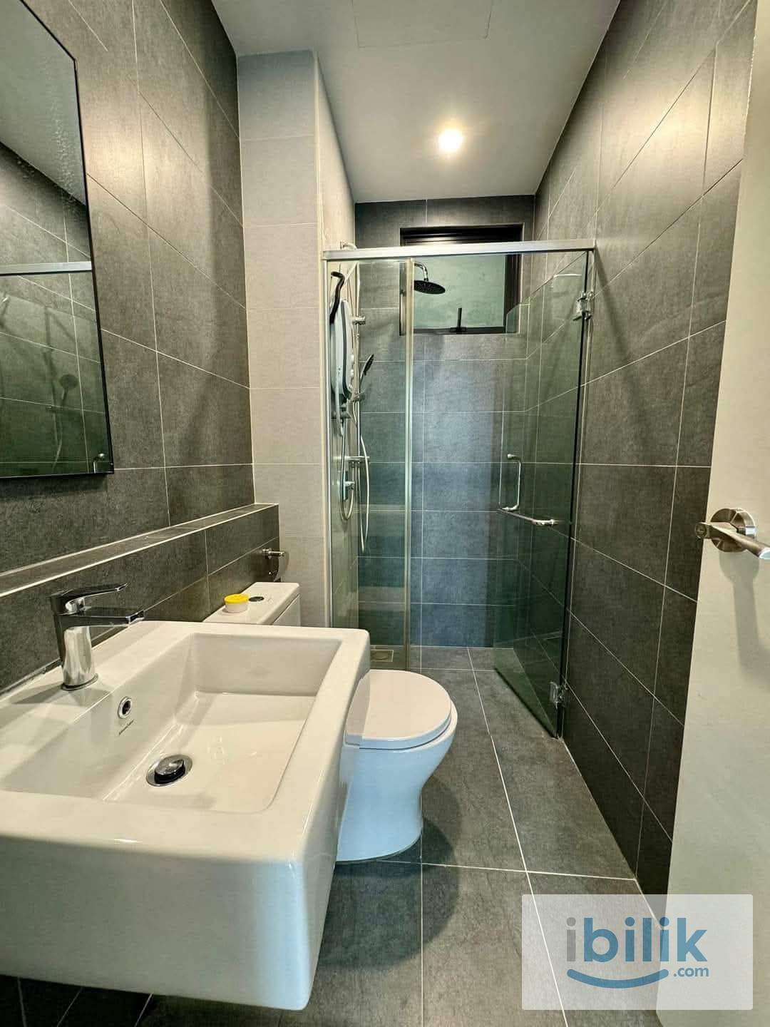 🏡 Spacious Master Room with Private Bathroom Near MRT Maluri 🚇 - Image 3