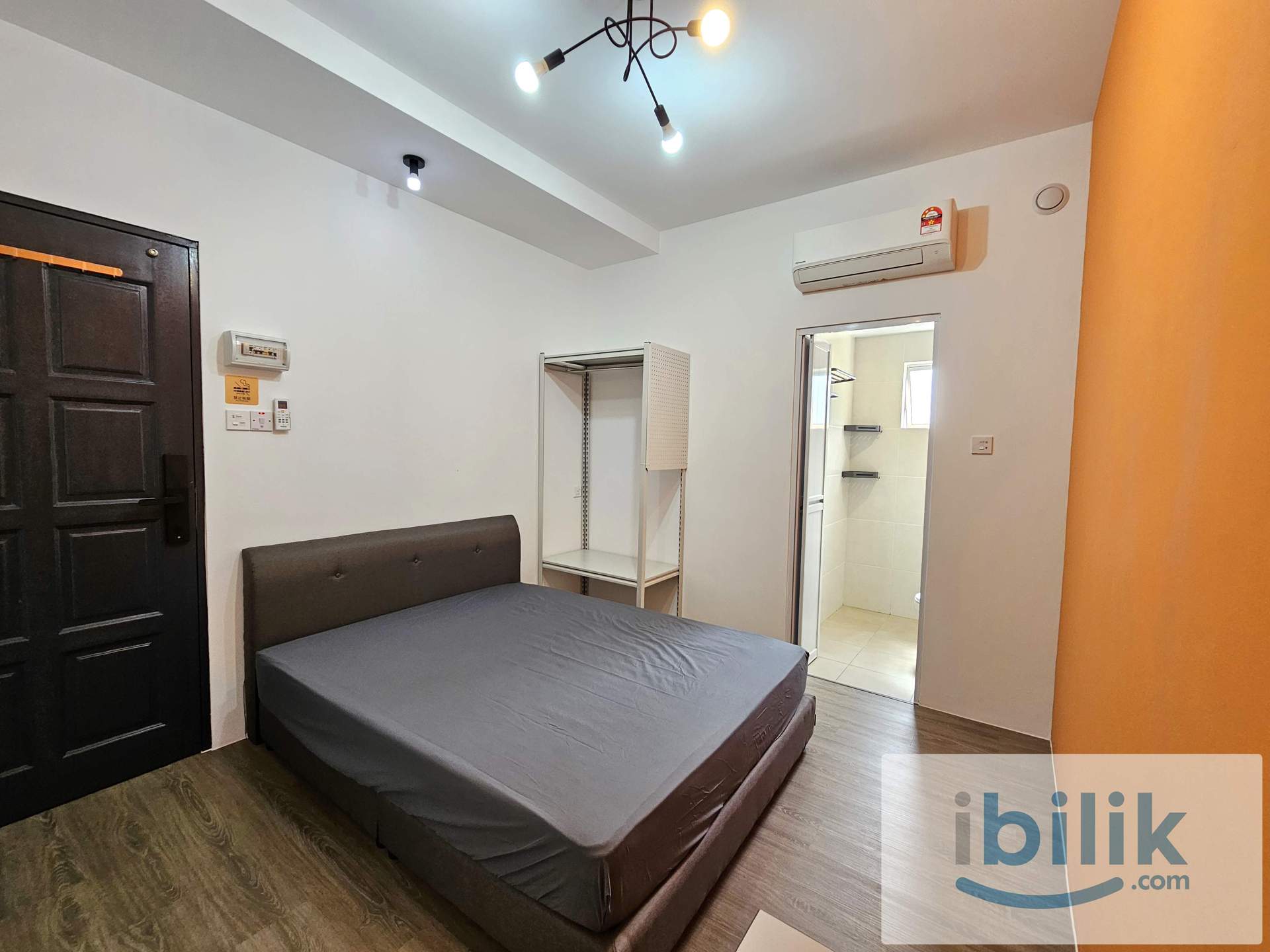 Newly Renovated Room 232B near ICOM Square, Hock Lee Centre & Crown Tower - with Private Bathroom - Image 2