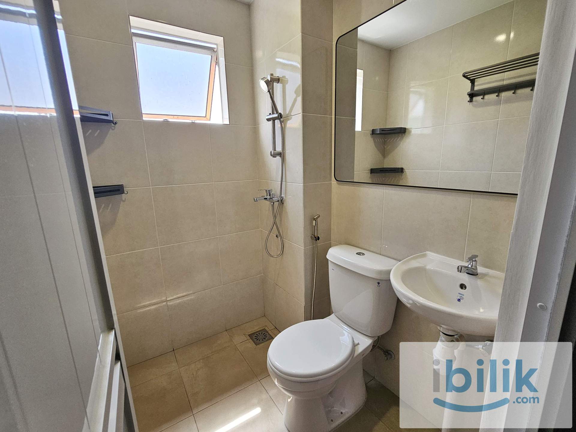 Newly Renovated Room 232B near ICOM Square, Hock Lee Centre & Crown Tower - with Private Bathroom - Image 4