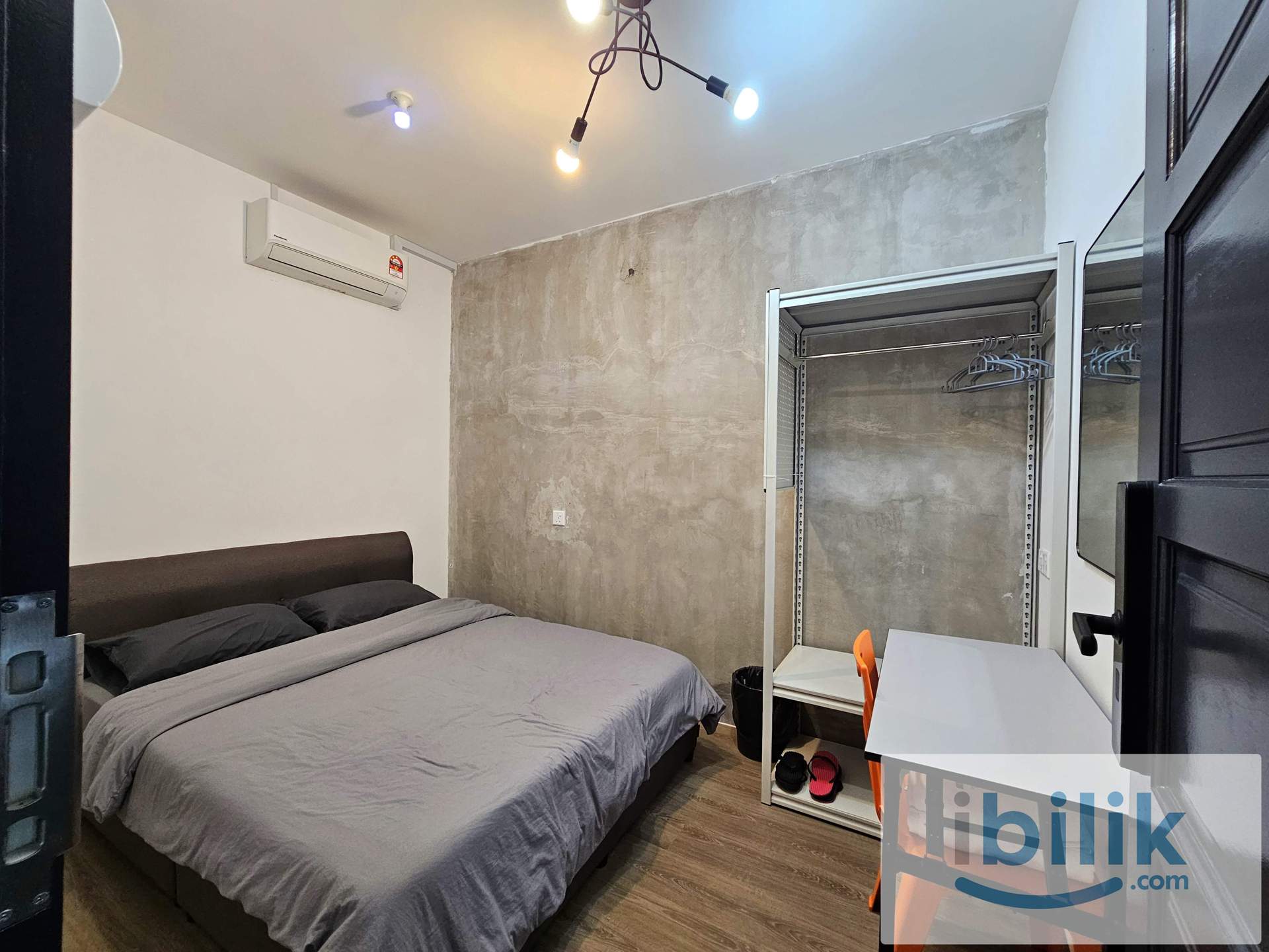 Room 421 shared bathroom near ICOM Square & Hock Lee Centre Kuching - Image 1