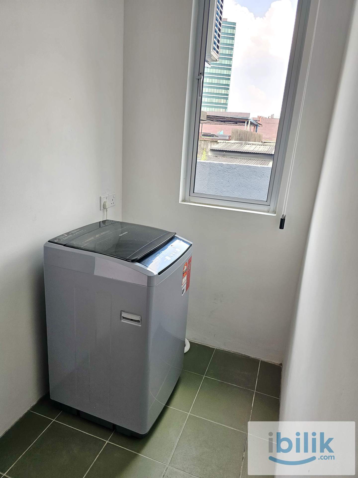 Room 421 shared bathroom near ICOM Square & Hock Lee Centre Kuching - Image 7
