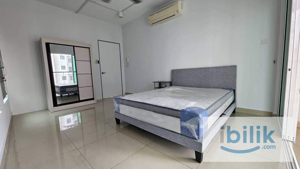 [FEMALE ONLY] Balcony Bedroom with HALAL ONLY kitchen [FREE WIFI & CLEANING]   - Image 7