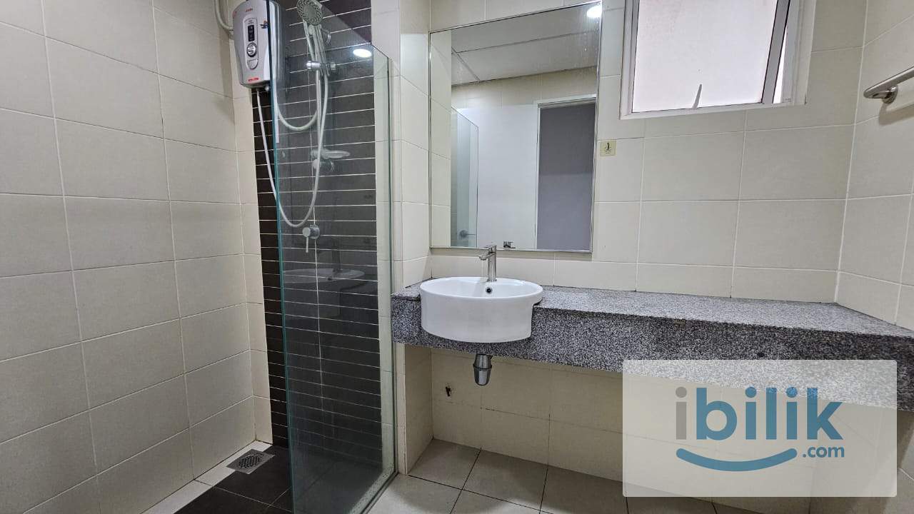 [FEMALE ONLY] Balcony Bedroom with HALAL ONLY kitchen [FREE WIFI & CLEANING]   - Image 8