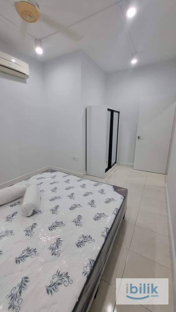 [FEMALE ONLY] Bedroom with HALAL ONLY kitchen [FREE WIFI & CLEANING] - Image 9