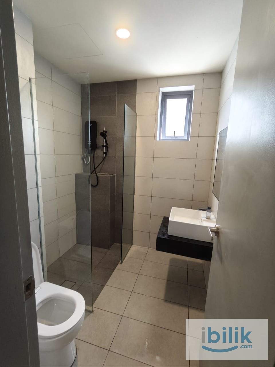 Master Room - Image 2