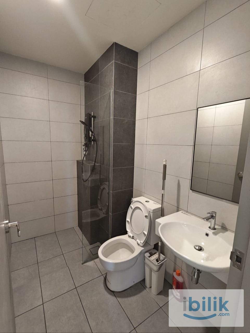 Middle Room - Image 5