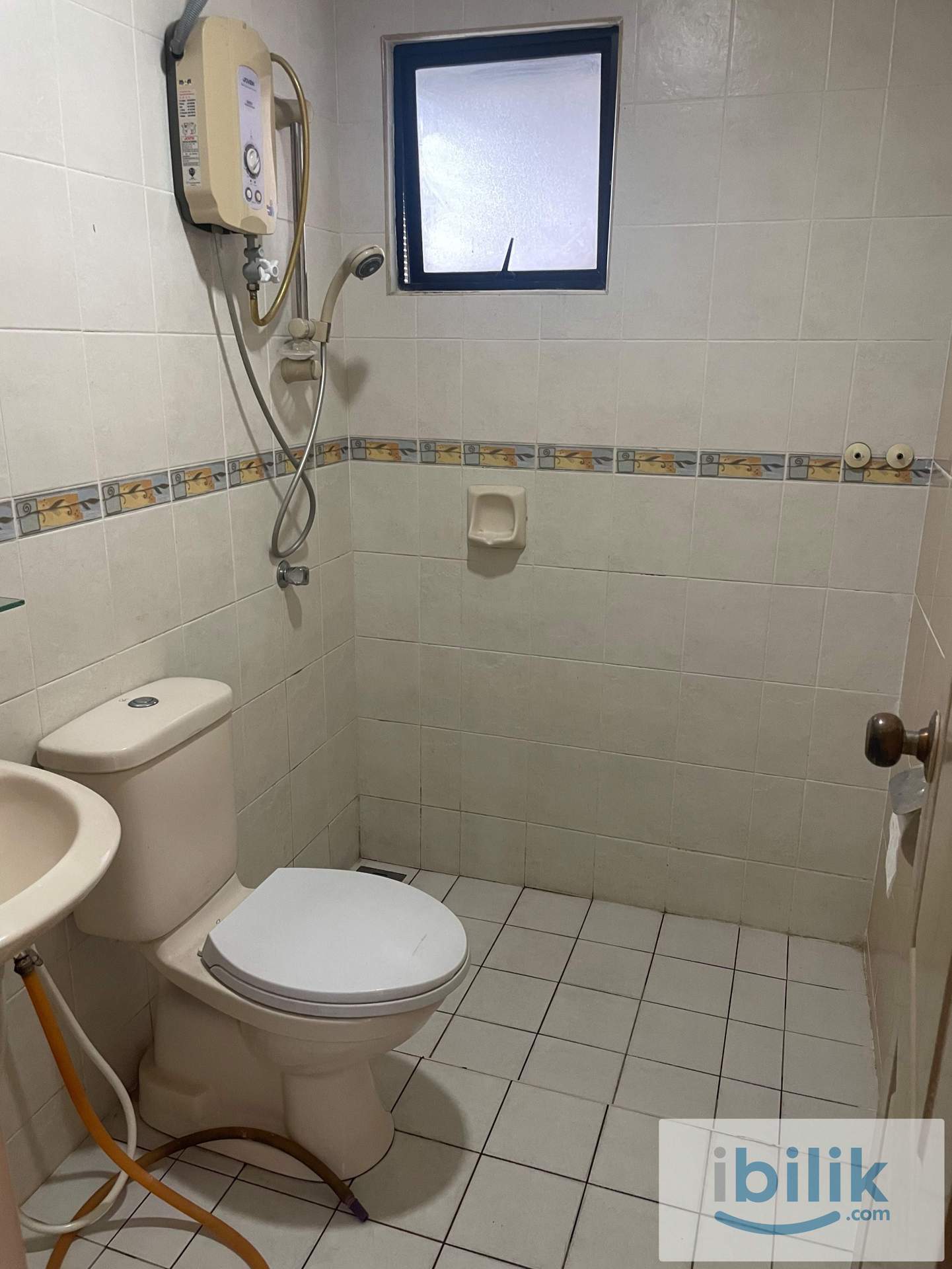 Middle room with private bathroom [RM850] - SUBLET - Image 3