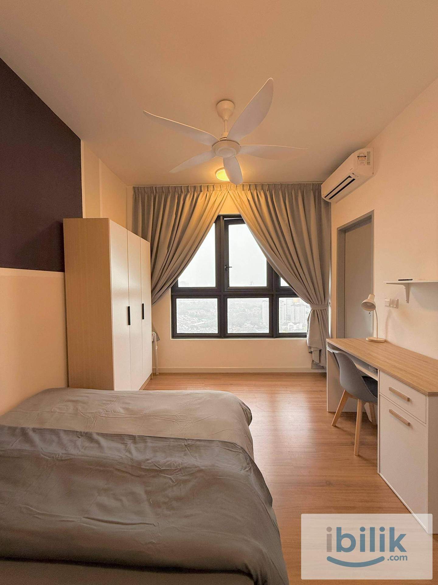 Room 1: Master Bedroom with Private Bathroom - Image 2