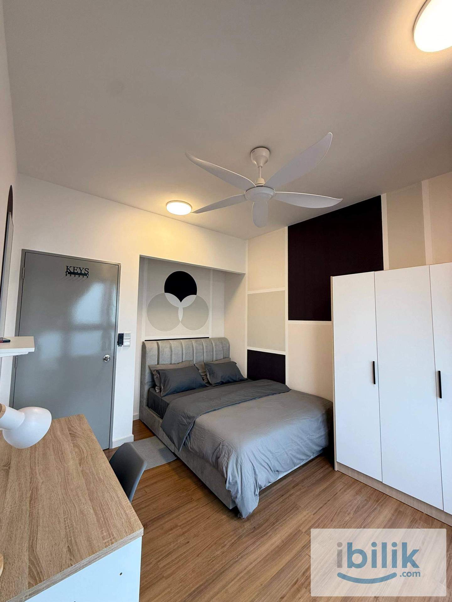 Room 1: Master Bedroom with Private Bathroom - Image 3
